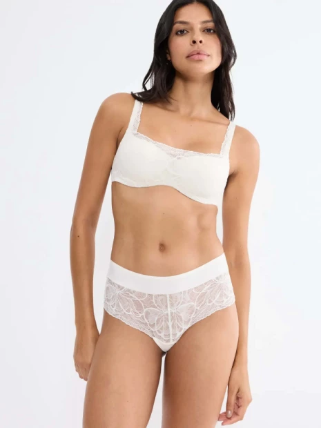 Kalhotky Triumph Body Make-up Illusion Lace Shorty/1595(2)