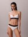 Dámská tanga Calvin Klein QF9075/100(2)2