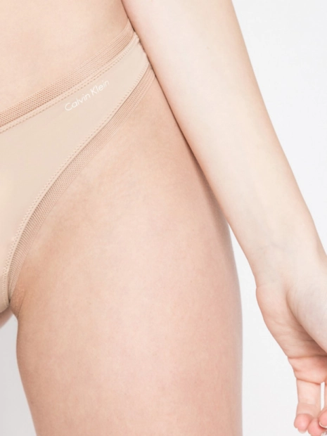 Dámská tanga Calvin Klein Sculpted QF1666(6)